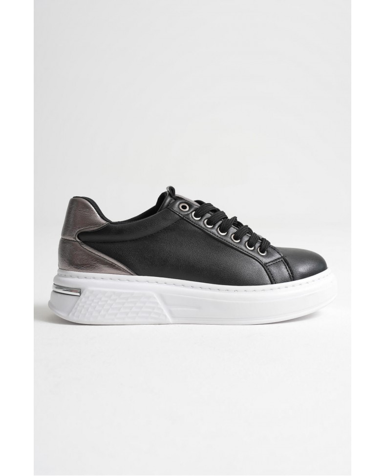 Platin Detaylı Siyah Kadın Spor Ayakkabı TR01MS03B