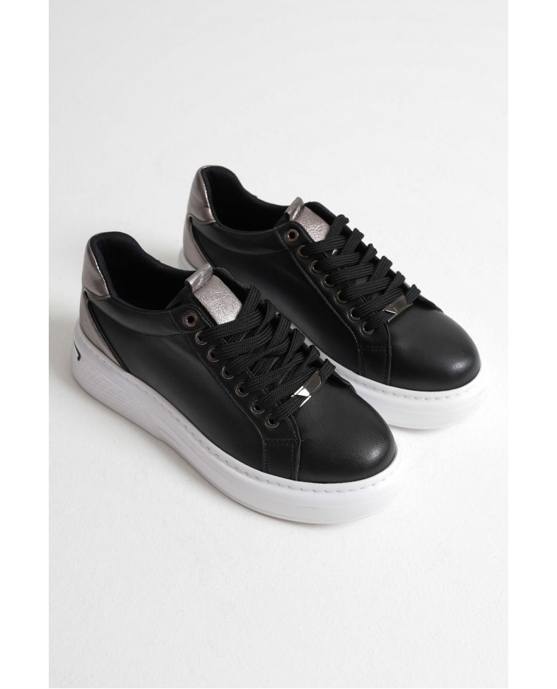 Platin Detaylı Siyah Kadın Spor Ayakkabı TR01MS03B