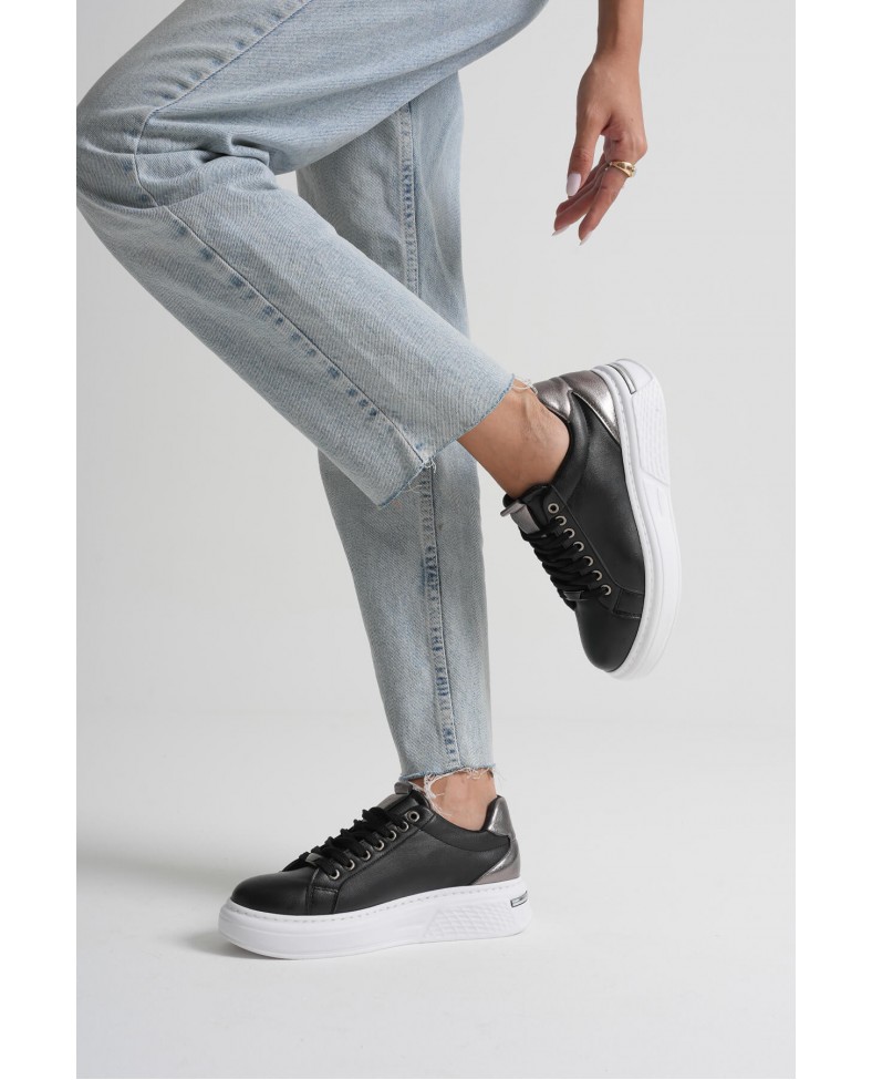 Platin Detaylı Siyah Kadın Spor Ayakkabı TR01MS03B