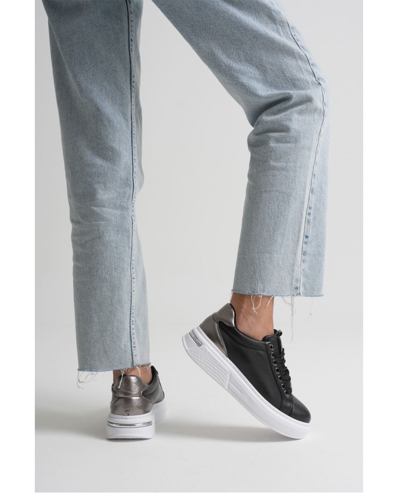 Platin Detaylı Siyah Kadın Spor Ayakkabı TR01MS03B