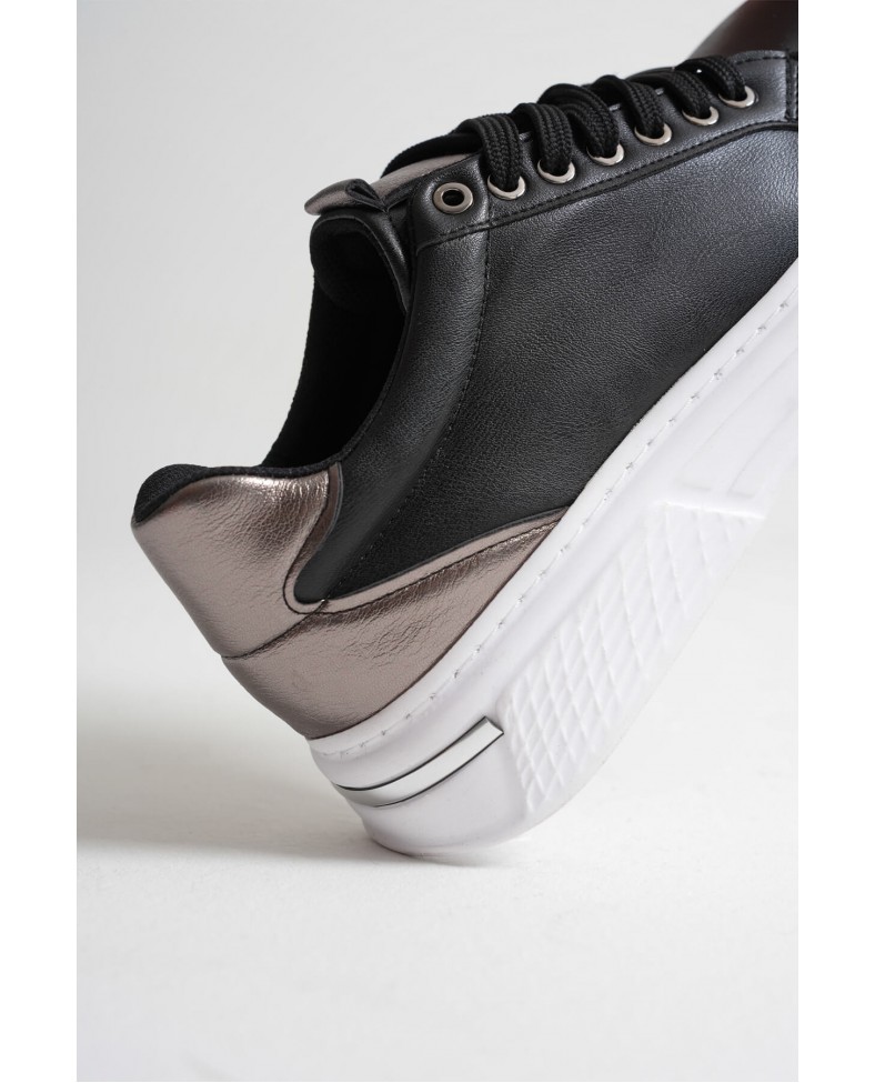 Platin Detaylı Siyah Kadın Spor Ayakkabı TR01MS03B