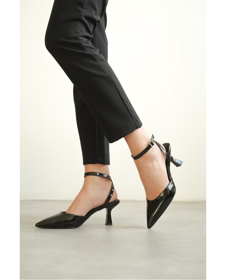 Kadın Siyah Rugan Topuklu Ayakkabı TR03MS02A