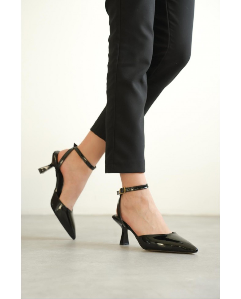 Kadın Siyah Rugan Topuklu Ayakkabı TR03MS02A