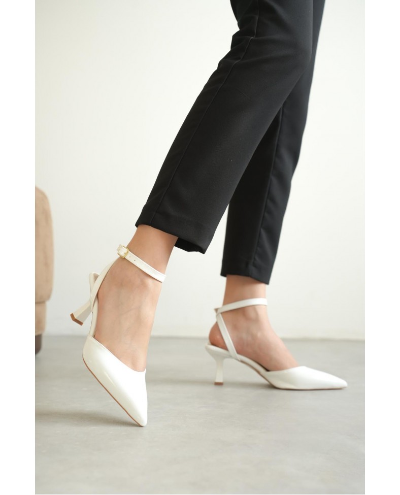 Kadın Beyaz Rugan Topuklu Ayakkabı TR03MS02B