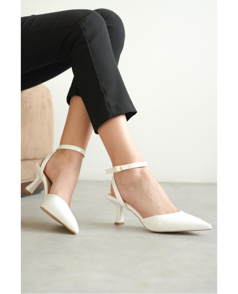 Kadın Beyaz Rugan Topuklu Ayakkabı TR03MS02B