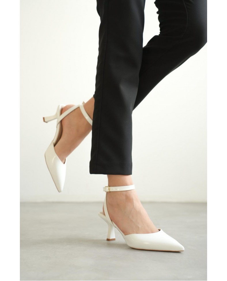 Kadın Beyaz Rugan Topuklu Ayakkabı TR03MS02B