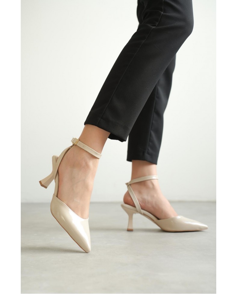 Kadın Bej Rugan Topuklu Ayakkabı TR03MS02C