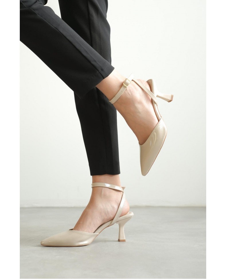 Kadın Bej Rugan Topuklu Ayakkabı TR03MS02C