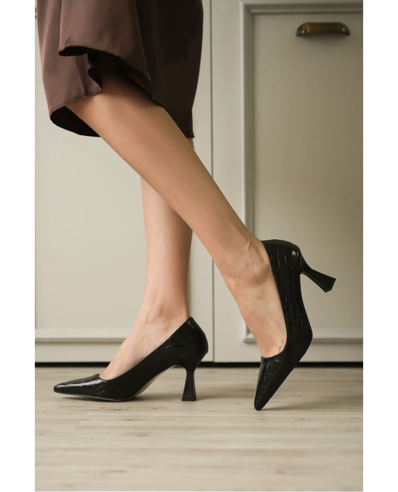 Siyah Kroko Sivri Burun Orta Topuklu Kadın Stiletto TR20MS02F