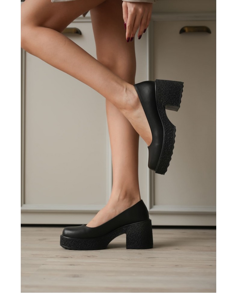 Siyah Kadın Günlük Ayakkabı TR06MS04C