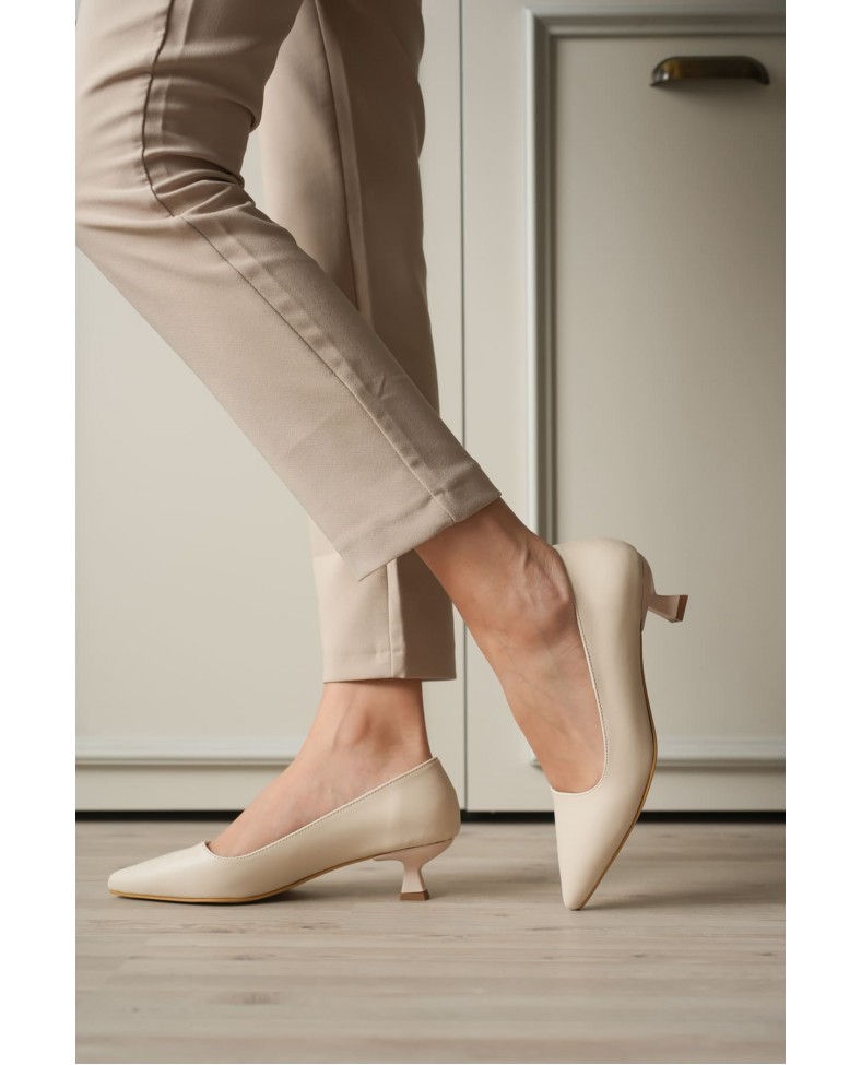 Bej Kadın Günlük Kısa Topuklu Stiletto Ayakkabı TR20MS03B