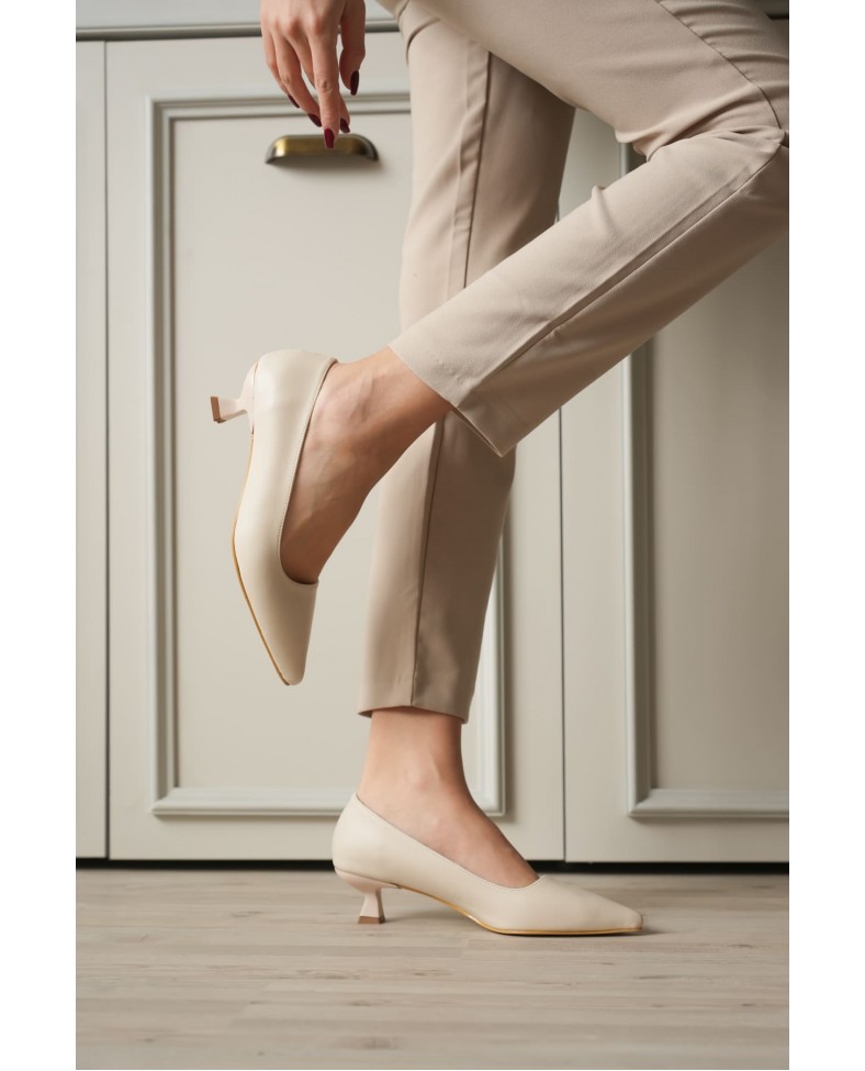 Bej Kadın Günlük Kısa Topuklu Stiletto Ayakkabı TR20MS03B
