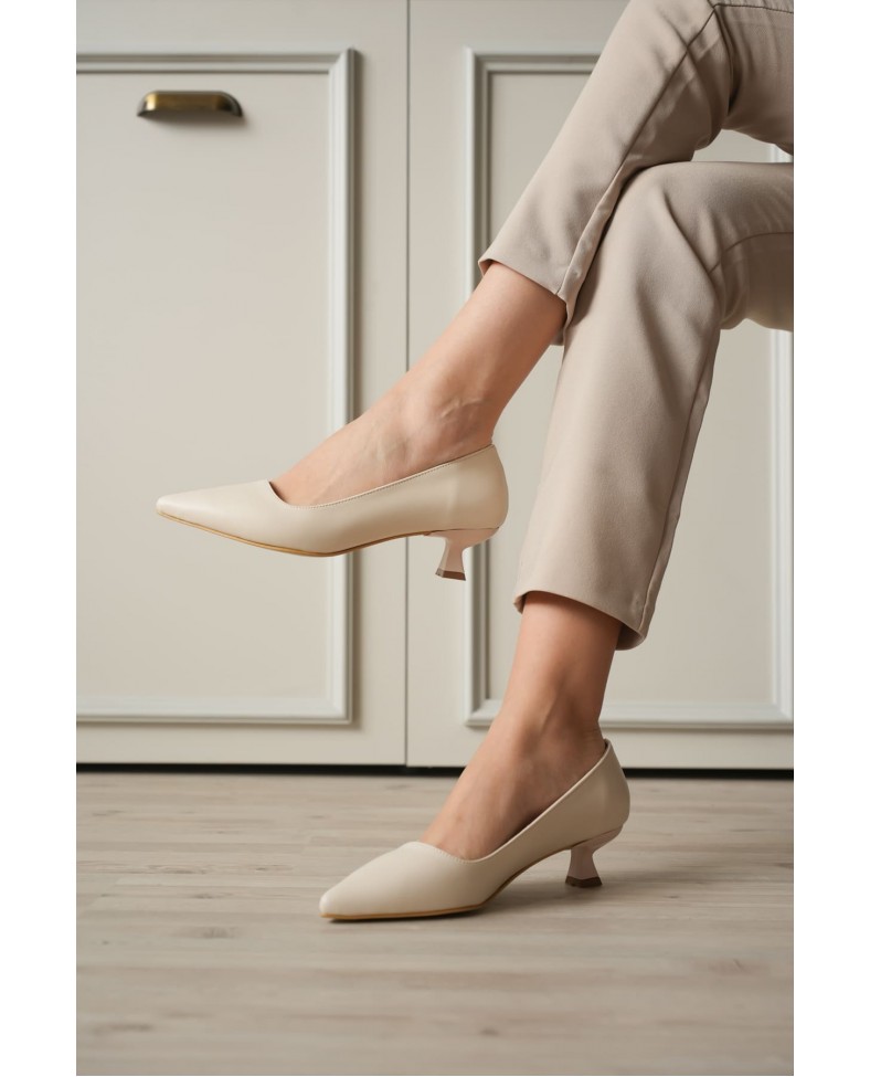 Bej Kadın Günlük Kısa Topuklu Stiletto Ayakkabı TR20MS03B