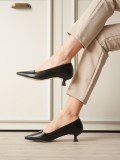 Siyah Kadın Günlük Kısa Topuklu Stiletto Ayakkabı TR20MS03A