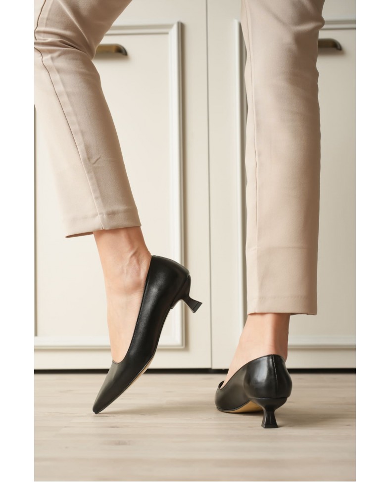 Siyah Kadın Günlük Kısa Topuklu Stiletto Ayakkabı TR20MS03A
