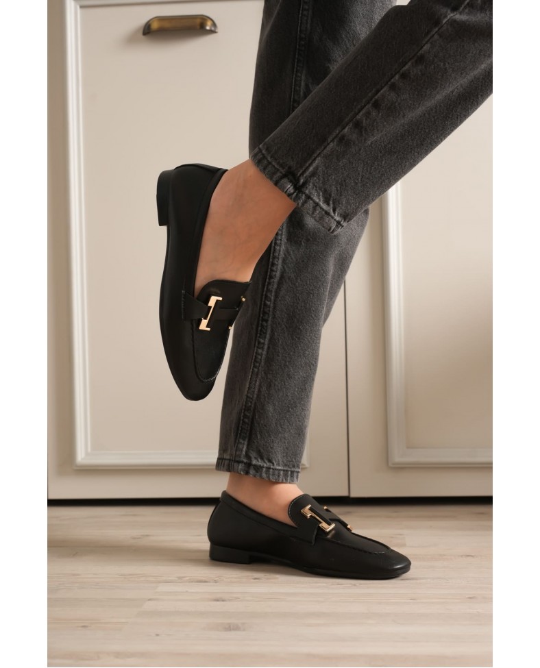 Kadın Siyah Şık Tokalı Günlük Ayakkabı TR27MS05A