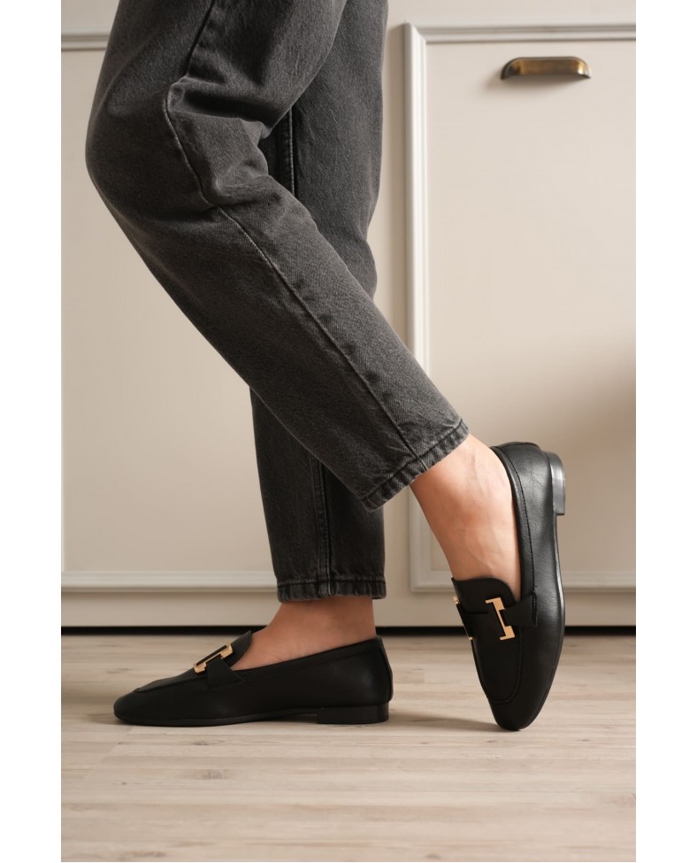 Kadın Siyah Şık Tokalı Günlük Ayakkabı TR27MS05A