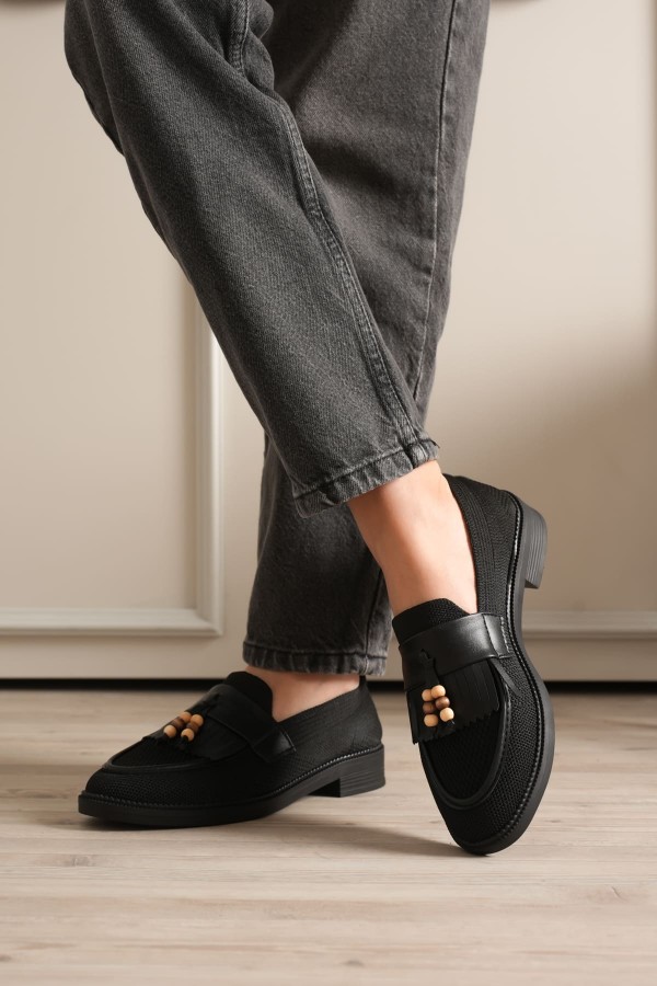 Kadın Siyah Boncuk Püsküllü Günlük Kısa Topuklu Ayakkabı TR30MS01A