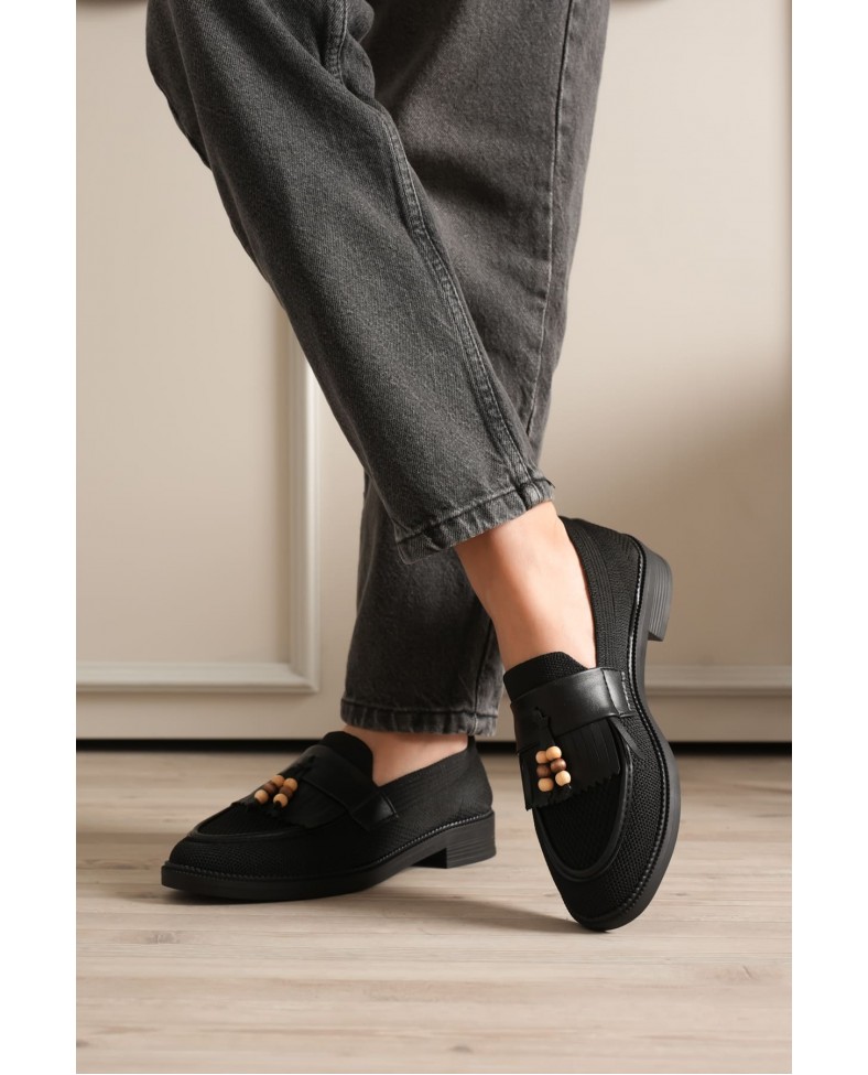 Kadın Siyah Boncuk Püsküllü Günlük Kısa Topuklu Ayakkabı TR30MS01A