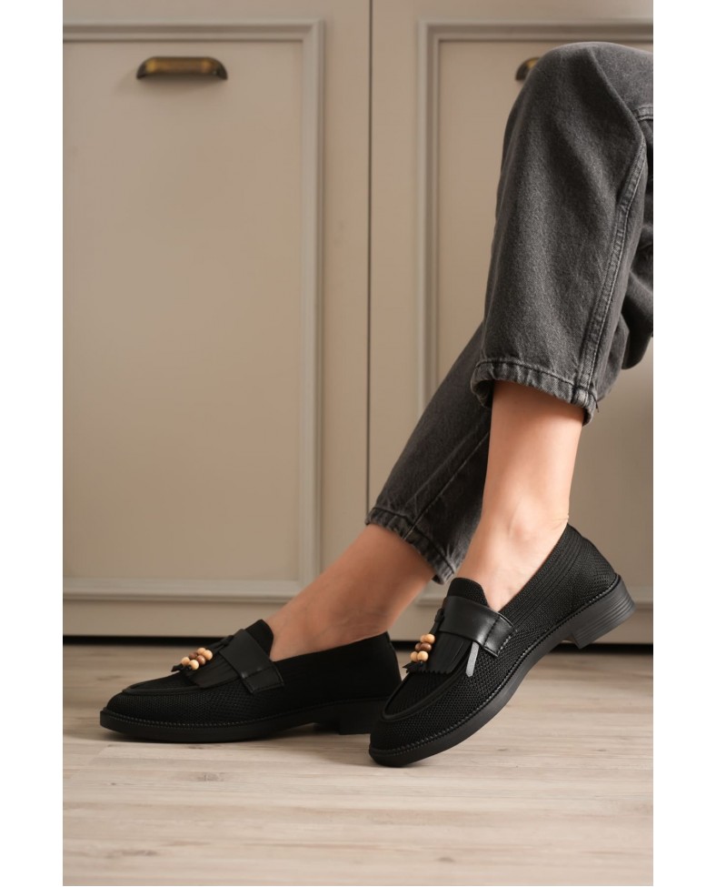 Kadın Siyah Boncuk Püsküllü Günlük Kısa Topuklu Ayakkabı TR30MS01A