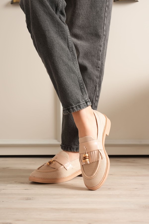 Kadın Bej Boncuk Püsküllü Günlük Kısa Topuklu Ayakkabı TR30MS01B