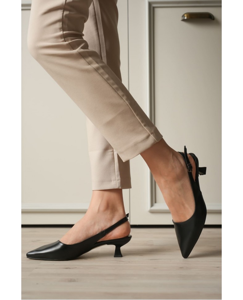 Kadın Siyah Sivri Burun Slingback Kısa Topuklu Ayakkabı TR20MS04A