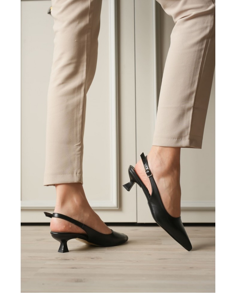 Kadın Siyah Sivri Burun Slingback Kısa Topuklu Ayakkabı TR20MS04A