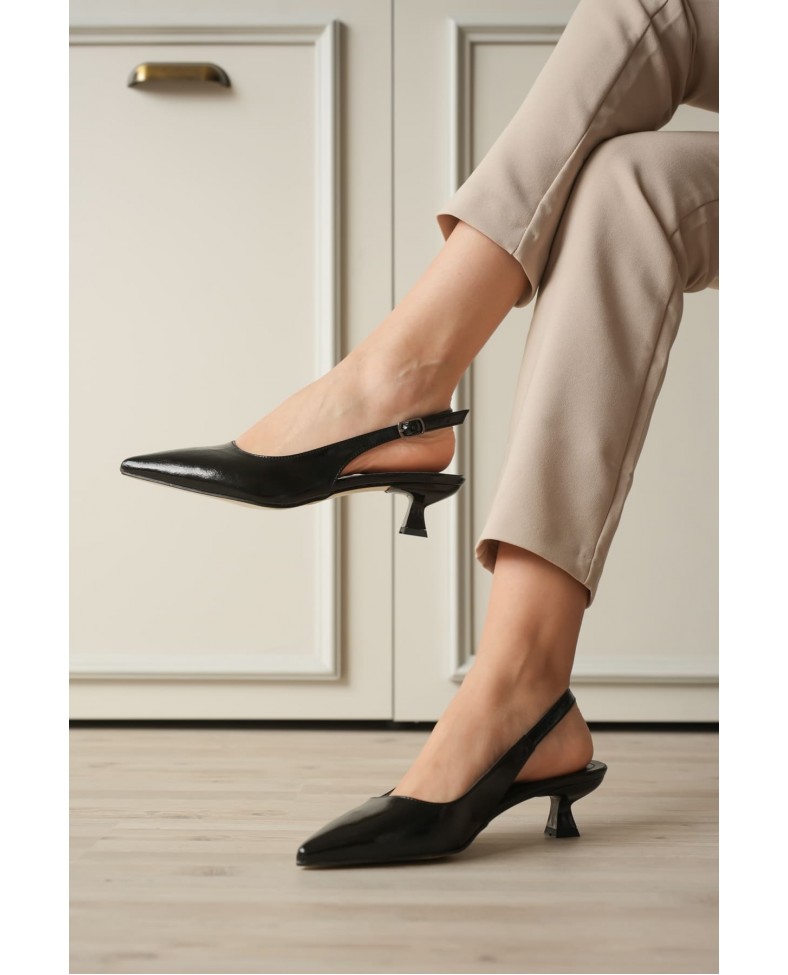 Kadın Siyah Kırışık Rugan Sivri Burun Slingback Kısa Topuklu Ayakkabı TR20MS04C