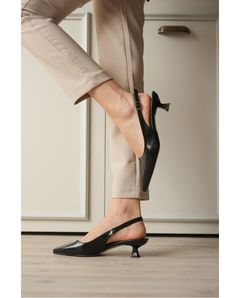 Kadın Siyah Kırışık Rugan Sivri Burun Slingback Kısa Topuklu Ayakkabı TR20MS04C