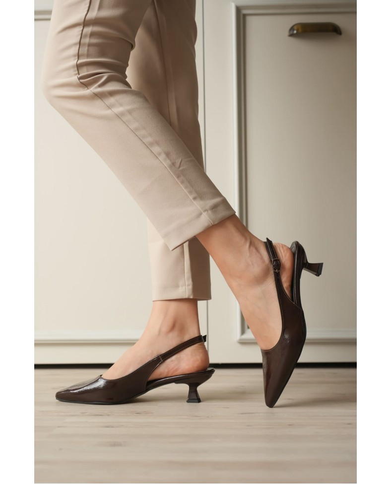 Kadın Acı Kahve Kırışık Rugan Sivri Burun Slingback Kısa Topuklu Ayakkabı TR20MS04D