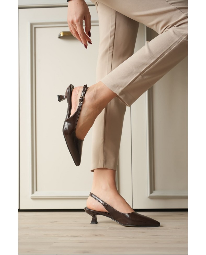 Kadın Acı Kahve Kırışık Rugan Sivri Burun Slingback Kısa Topuklu Ayakkabı TR20MS04D