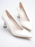 Beyaz Sivri Burun Orta Topuklu Kadın Stiletto TR20MS02B