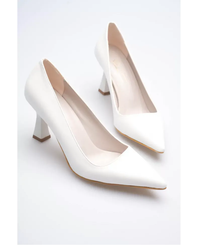 Beyaz Sivri Burun Orta Topuklu Kadın Stiletto TR20MS02B