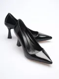 Siyah Rugan Sivri Burun Orta Topuklu Kadın Stiletto TR20MS02E