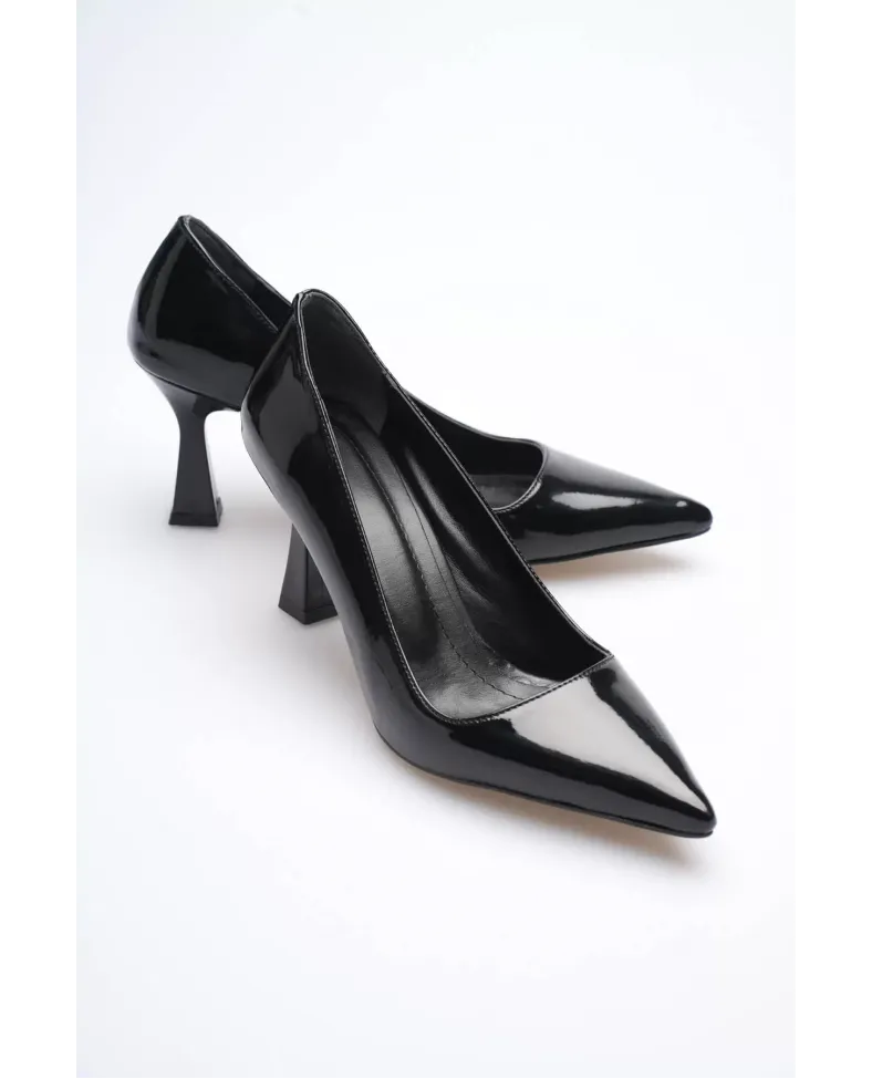 Siyah Rugan Sivri Burun Orta Topuklu Kadın Stiletto TR20MS02E