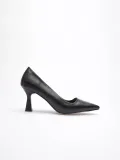 Siyah Sivri Burun Orta Topuklu Kadın Stiletto TR20MS02A