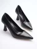 Siyah Sivri Burun Orta Topuklu Kadın Stiletto TR20MS02A