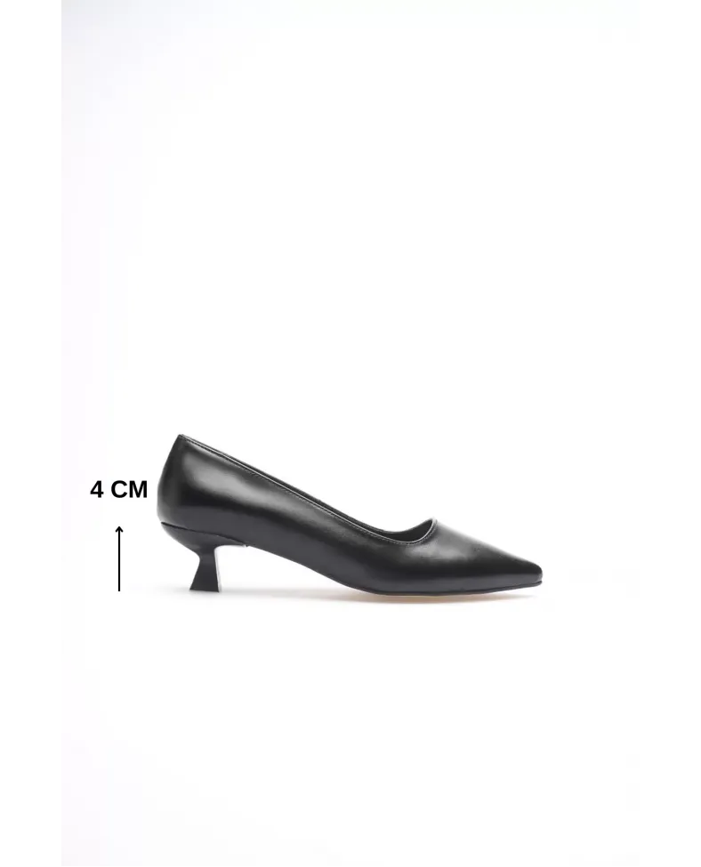 Siyah Kadın Günlük Kısa Topuklu Stiletto Ayakkabı TR20MS03A