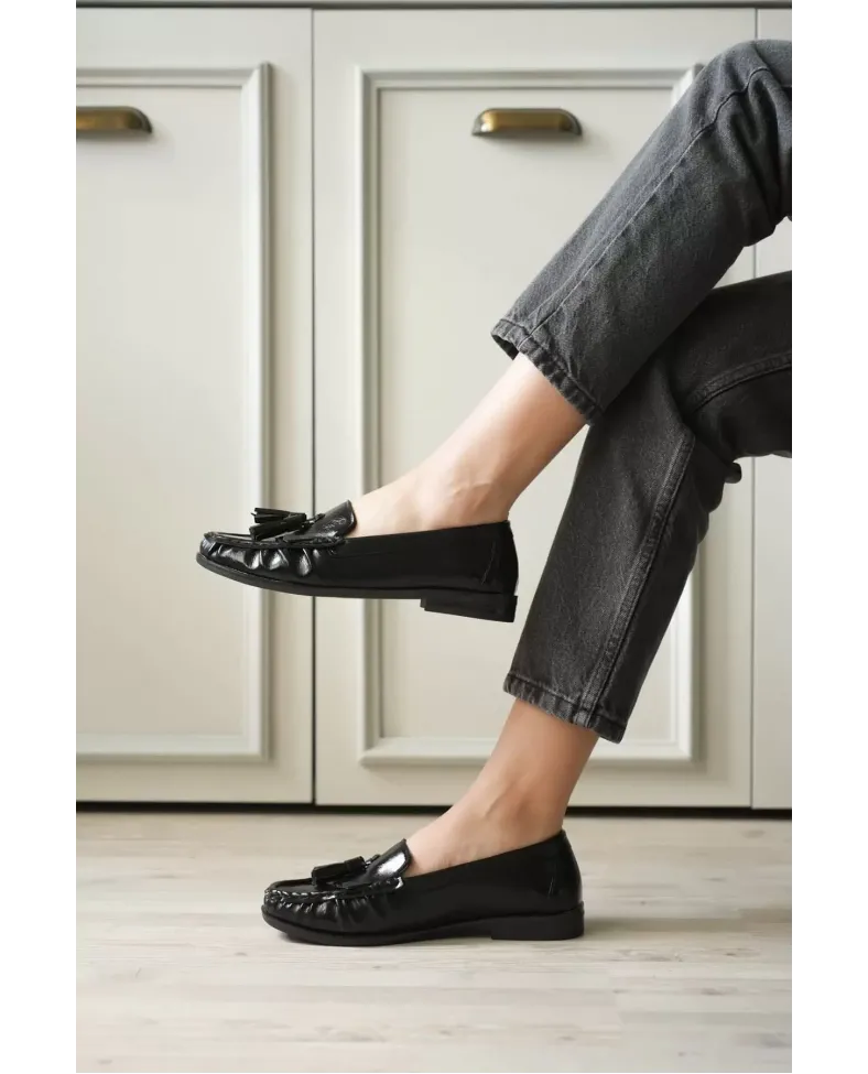 Siyah Rugan Püsküllü Kadın Loafer Ayakkabı TR88MS01A