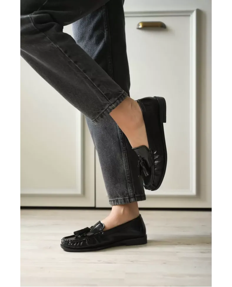 Siyah Rugan Püsküllü Kadın Loafer Ayakkabı TR88MS01A