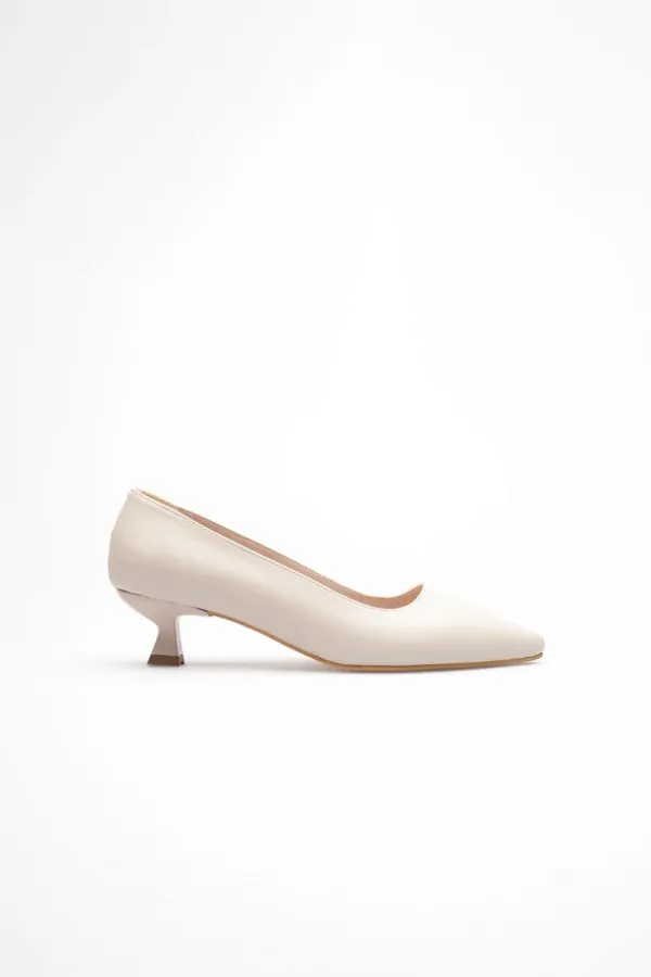 Bej Kadın Günlük Kısa Topuklu Stiletto Ayakkabı TR20MS03B