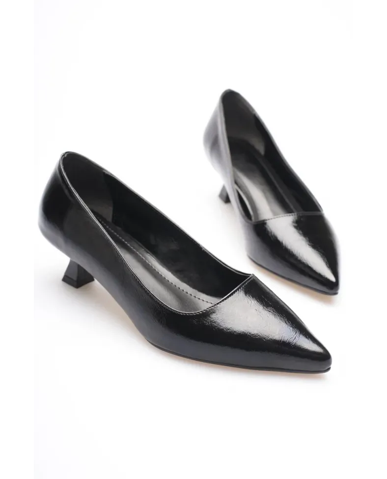 Kadın Siyah Kırışık Rugan Kısa Topuklu Stiletto Ayakkabı TR20MS03C