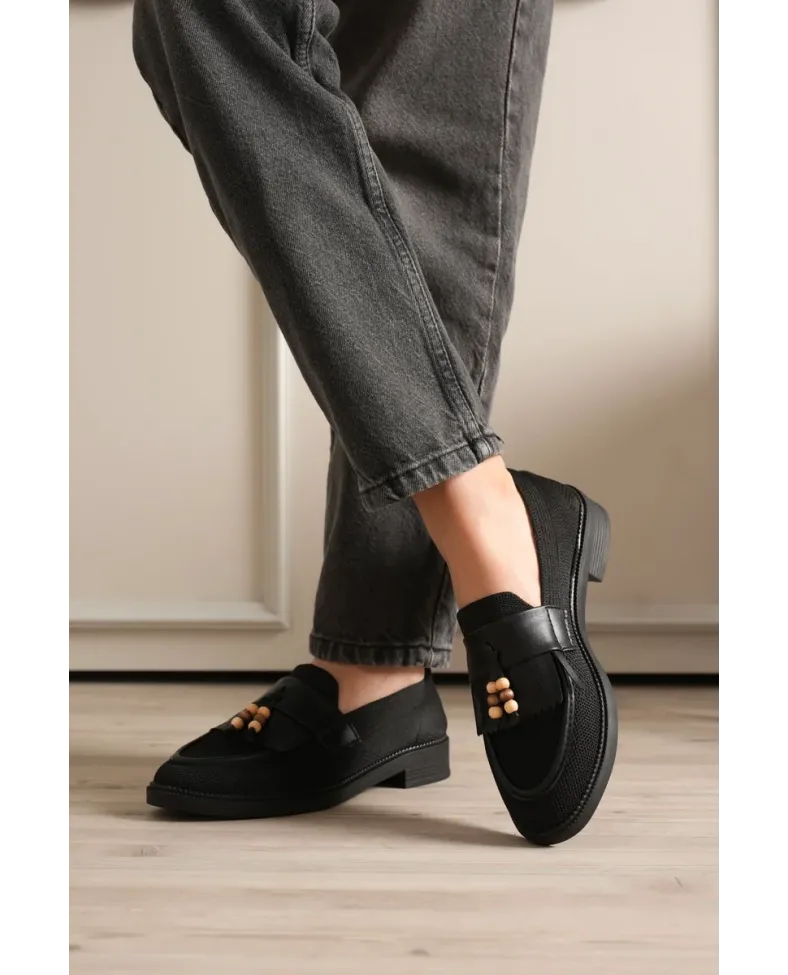 Kadın Siyah Boncuk Püsküllü Günlük Kısa Topuklu Ayakkabı TR30MS01A