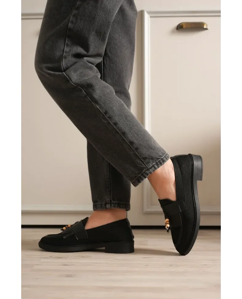 Kadın Siyah Boncuk Püsküllü Günlük Kısa Topuklu Ayakkabı TR30MS01A