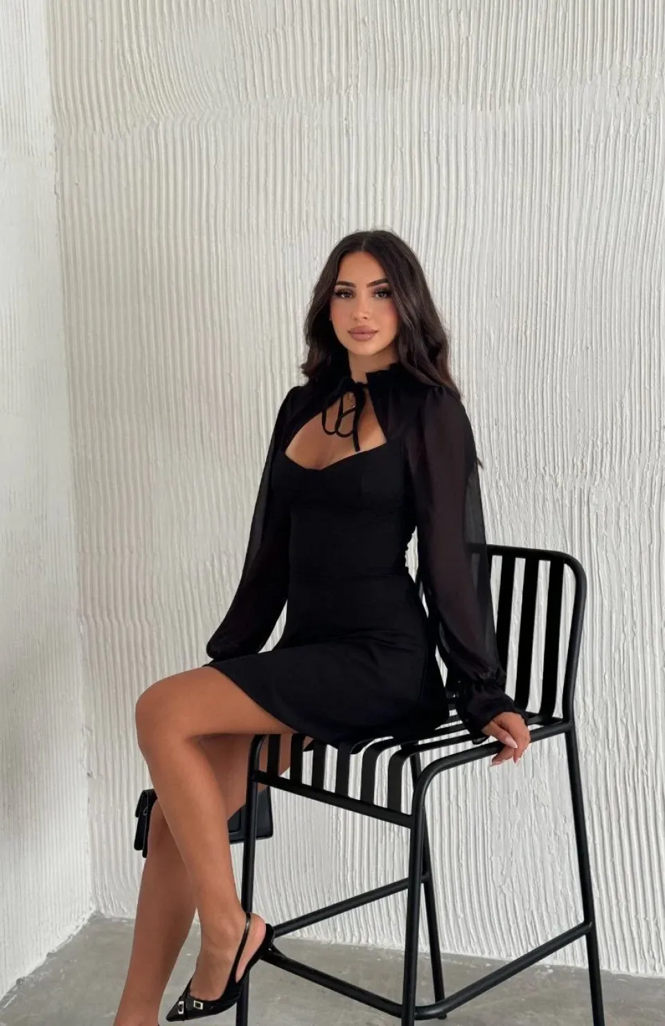 Kadın Göğsü Bağlamalı Kalp Yaka Kolları Şifon Mini Elbise - Siyah