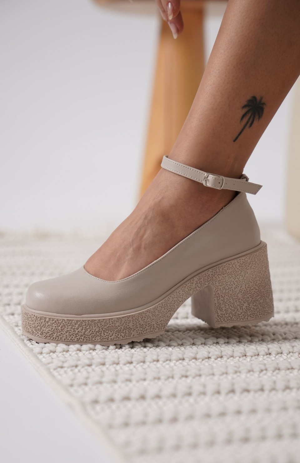 Kadın Bej Bilekten Baretli Günlük Ayakkabı TR06MS01D Somersan Giyim | Kadın, Erkek ve Çocuk Moda