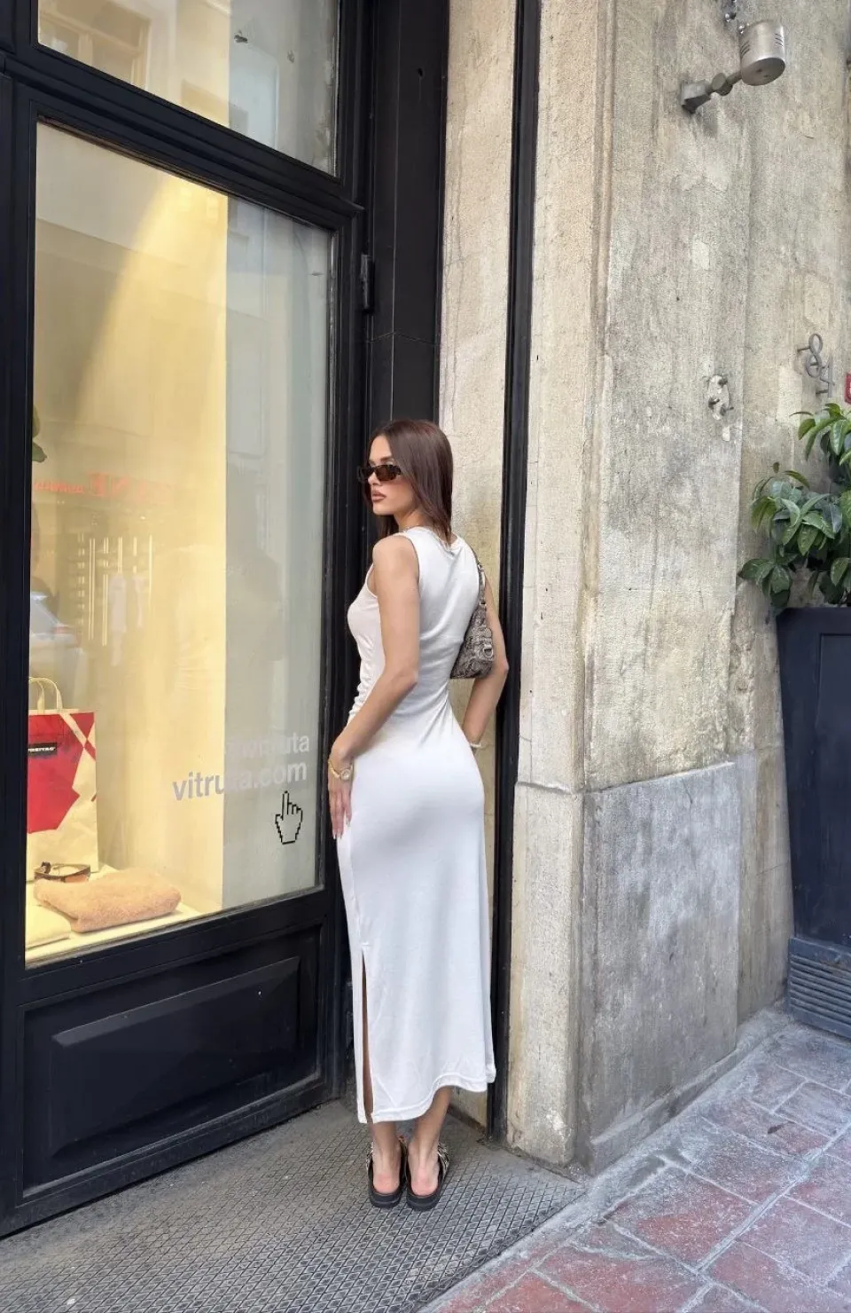 Osy Modal Yumuşak Dokulu Kumaş Bisiklet Yaka Sıfır Kolsuz Yırtmaçlı Uzun Elbise - Beyaz