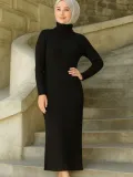 Kadın Tesettür Triko Elbise – Boğazlı Uzun Fitilli Dokuma, Esnek Tam Kalıp, 130 cm Midi Boy, Bahar & Kış Şık Rahat Stil - Siyah