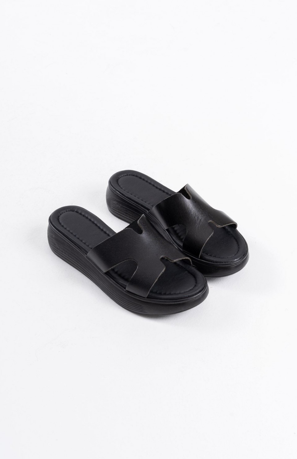 Siyah Hakiki Deri Terlik TR31MY54A Somersan Giyim | Kadın, Erkek ve Çocuk Moda