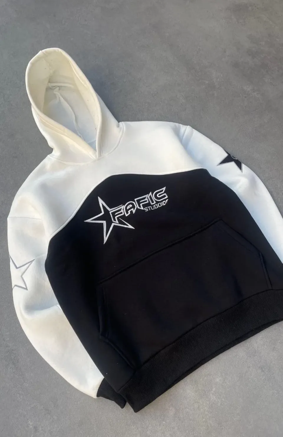 Parçalı Nakış İşlemelı Kapüşonlu SweatShirt - Beyaz